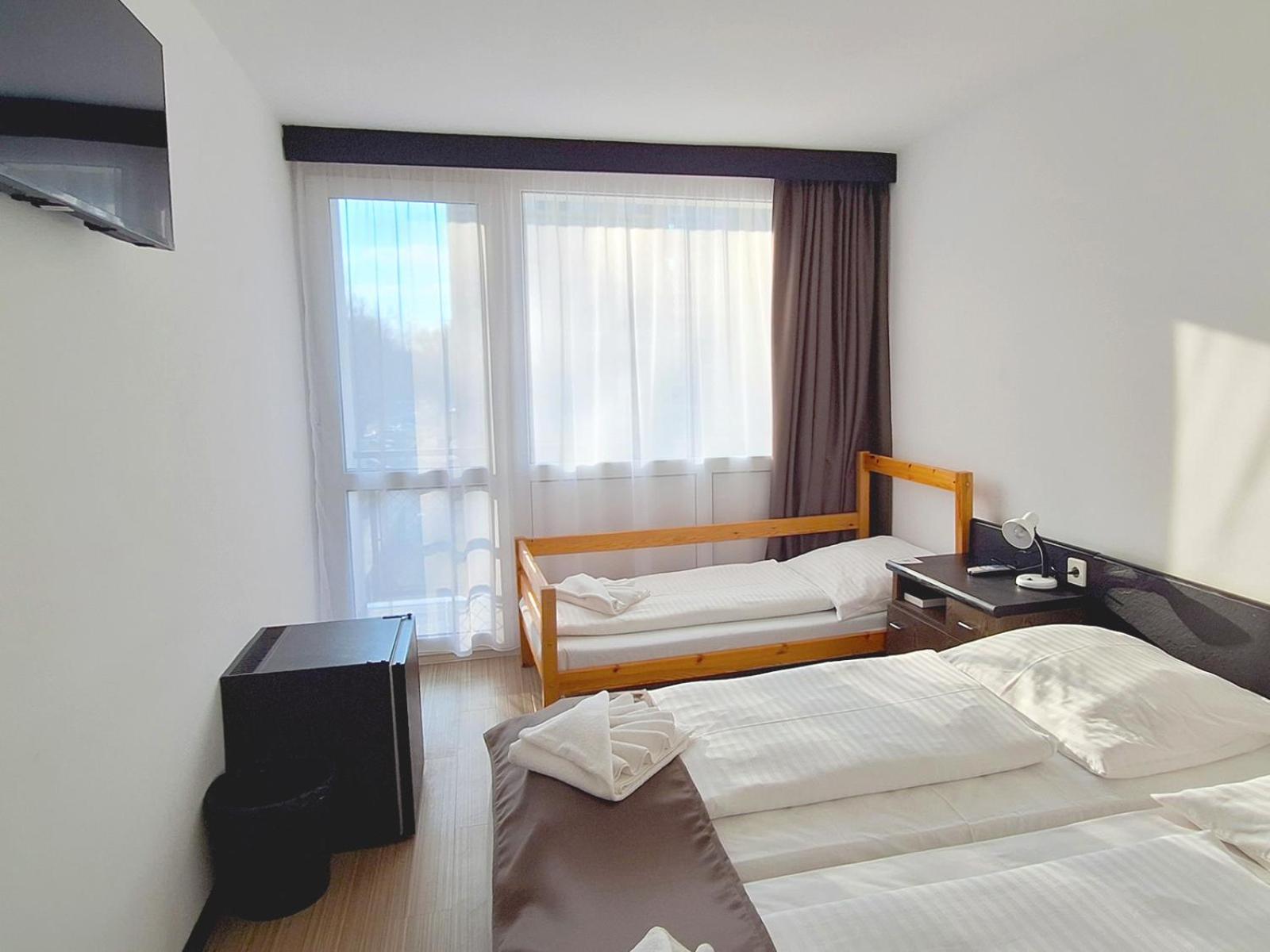 Hotel Hungaria Siofok Exterior photo